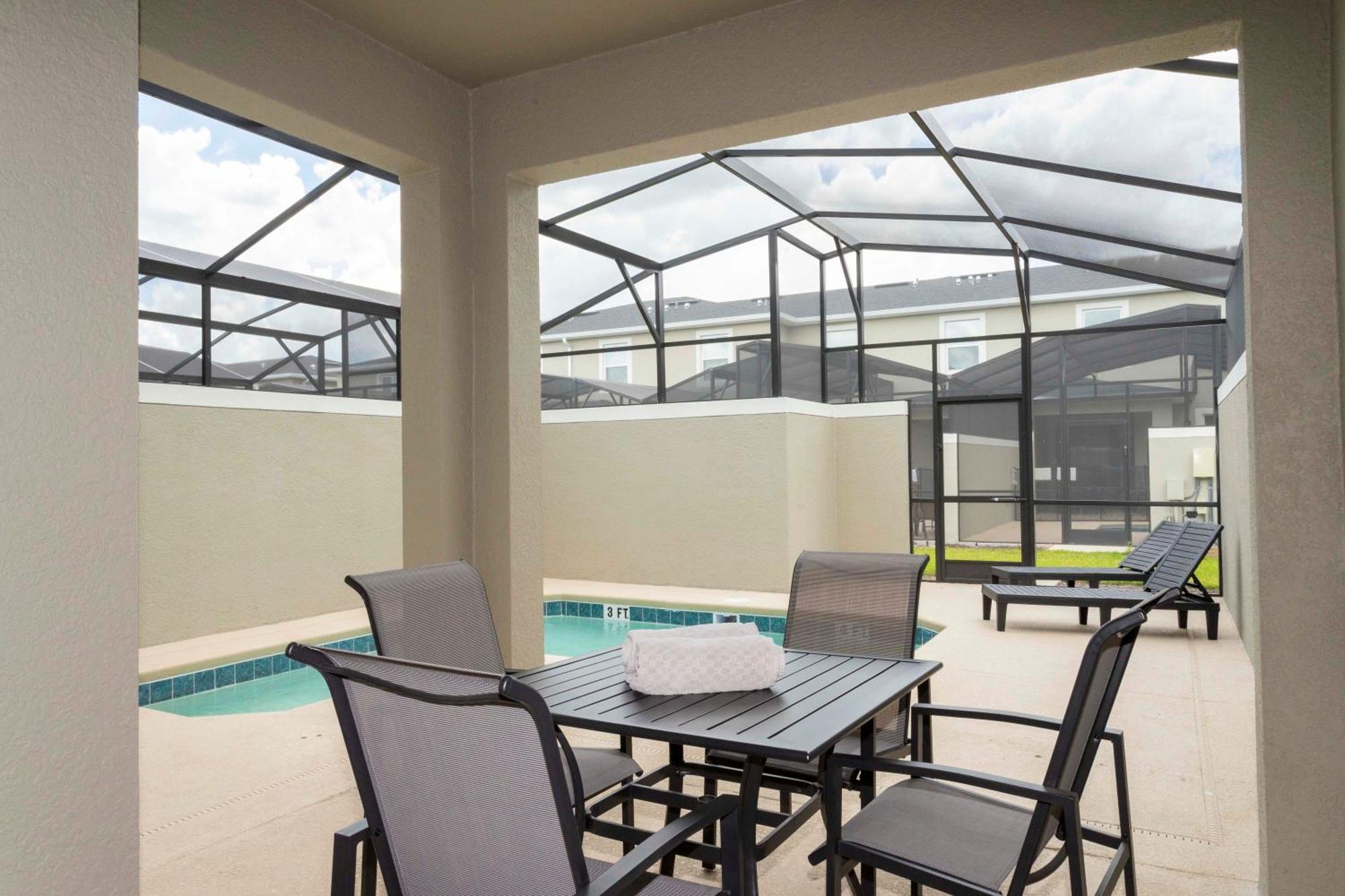Holiday home Gorgeous 4 Bd Close To W/ Pool @ Storey 4243 *